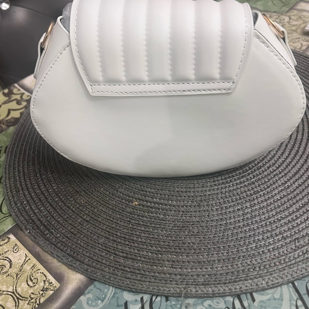 Chic White Quilted Crossbody Bag
